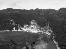 I den centrale region i Puerto Rico, blev der i 1600-tallet, første gang gravet miner af spaniolerne; fotografi af L. Ron Hubbard.